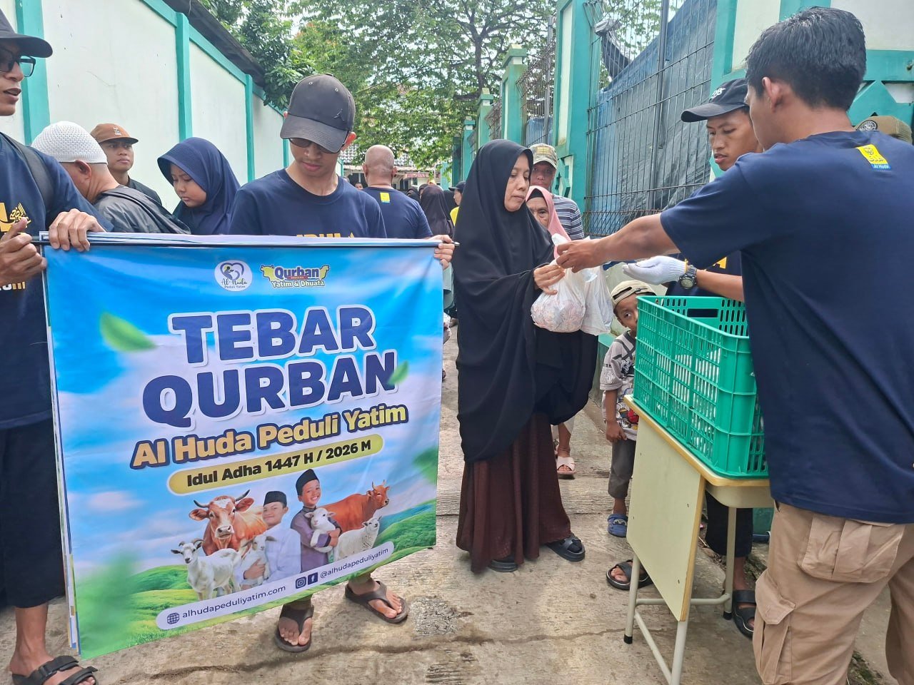 Kegiatan pembinaan dan kepedulian sosial santri