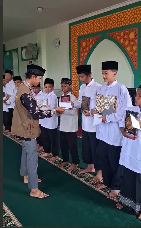 Pemenuhan kebutuhan dasar santri